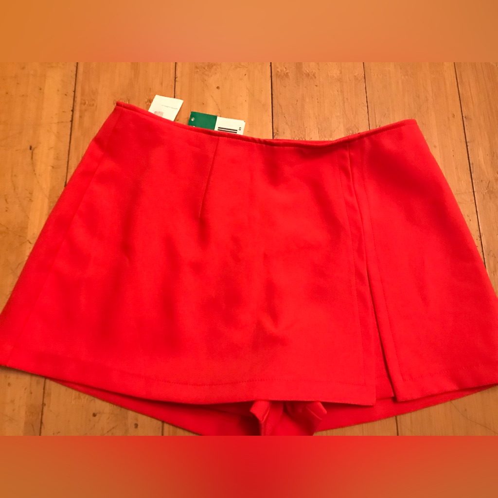 Brand New United Colors Of Benetton Red Short SkirtSize10eu46